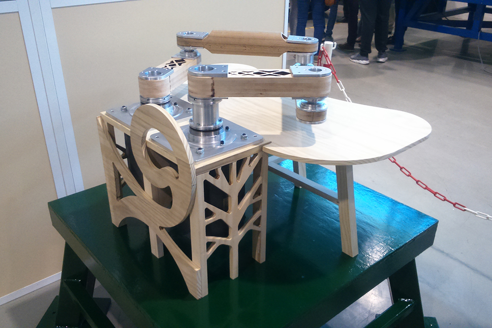 Prototype de robot en bois issu du projet Robécolo (ESB/LS2M)