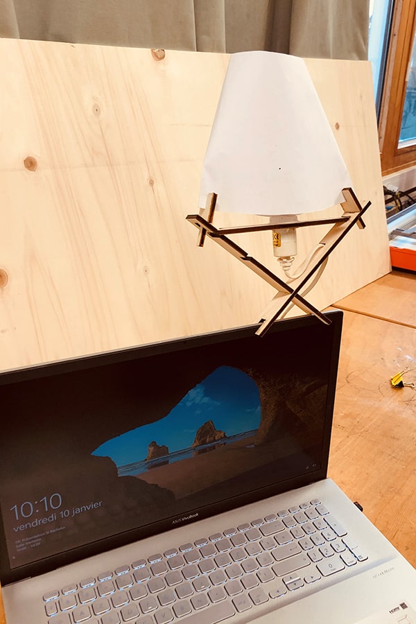 projet étudiant lampe en bois