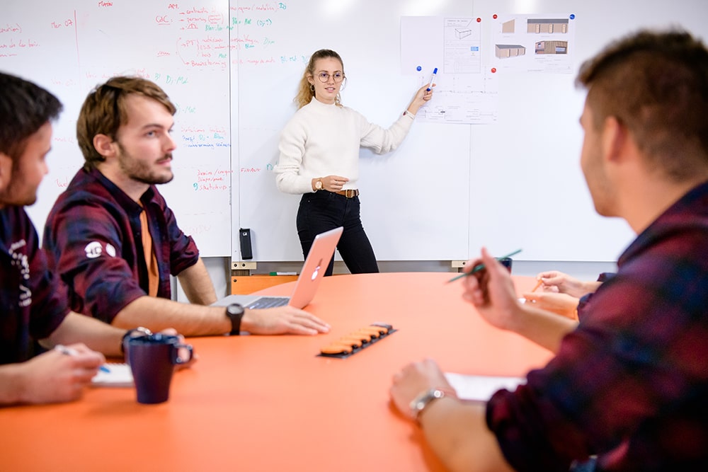 Les étudiants de la Junior entreprise de l'ESB